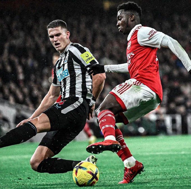  纽卡亿元防线发威，零封蓝军夺关键三分  