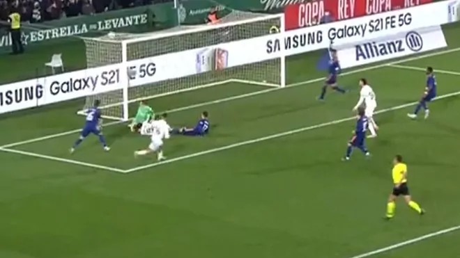  VAR争议判罚引发多方不满声  