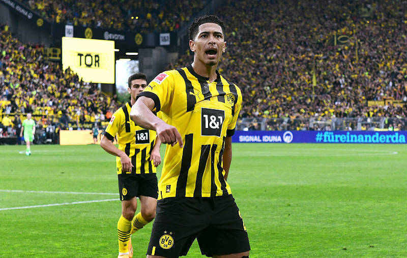 多特青春风暴席卷，贝林厄姆戴帽创纪录  